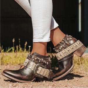 FreeBird saloon black leather